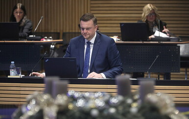 Preraspodjelom proračuna 235,7 milijuna eura za haubice i tenkove