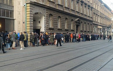 Građani satima čekaju na red u centru grada na zamjenju kovanica kuna u eure