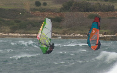 Zima ne plaši surfere: "Ako fulate manevar, može biti smrtonosno"