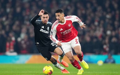 UŽIVO ARSENAL - ASTON VILLA: Okršaj vrha tablice, Topnici s velikim hendikepom