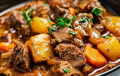 Čudesna namirnica od 1 eura koja omekšava žilavo meso i pomaže kod kuhanja krumpira