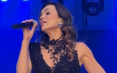 Severina zablistala u čipkastom izdanju na koncertu u Livnu