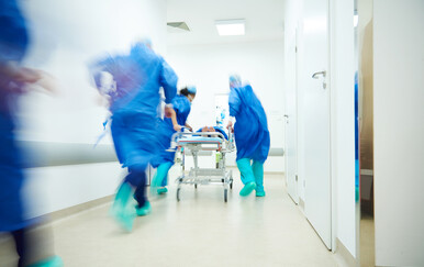 Muškarac metalnom šipkom napao djelatnike u bolnici kod Liverpoola