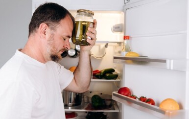 Kako ublažiti mamurluk? Evo 7 provjerenih savjeta i namirnica