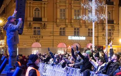 FOTOGALERIJA Organizirani dočeci diljem Hrvatske: Pogledajte prizore uoči Nove godine