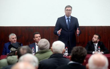 Aleksandar Vučić s građanima u Vrginmostu (Foto: Pixell)