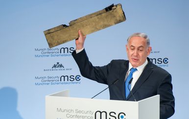 Benjamin Netanyahu s komadom drona (Foto: AFP)
