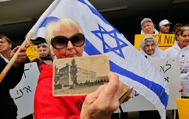 Prosvjed ispred poljskog veleposlanstva u Tel Avivu izazvan zakonom o holokaustu (Foto: AFP)