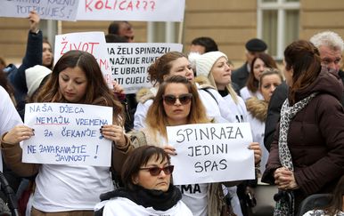 Prosvjed roditelja zbog Spinraze (Foto: Pixell)