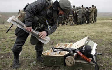 Ukrajinski volonteri na vojnoj vježbi (Foto: AFP)