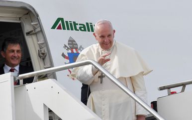 Papa u Emiratima (Foto: AFP)