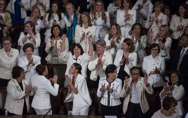 Dio kongresnica odnijenuo je bijele kombinacije (Foto: AFP)