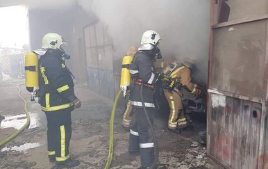 Požar u limarskoj radionici (Foto: Damir Nemec)