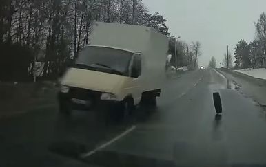 Odbjegla guma (Foto: Screenshot/YouTube)
