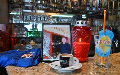 Posveta Ćiri Blaževiću u njegovu omiljenom kafiću