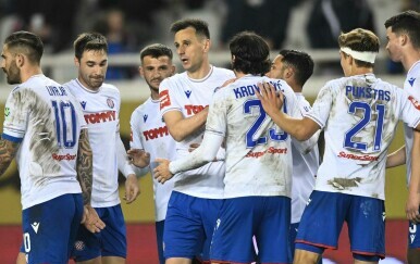 Nikola Kalinić i igrači Hajduka slave pogodak
