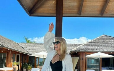 Christie Brinkley - 1