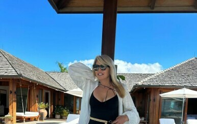 Christie Brinkley - 2