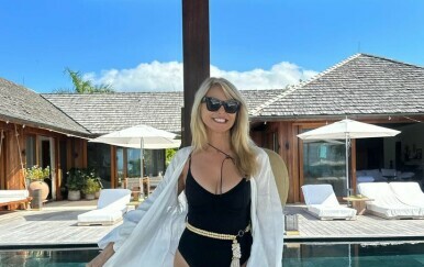 Christie Brinkley - 4