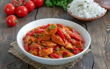 Mađarski znamo napamet, ali jeste li probali turski? Recept za neodoljivi pileći paprikaš