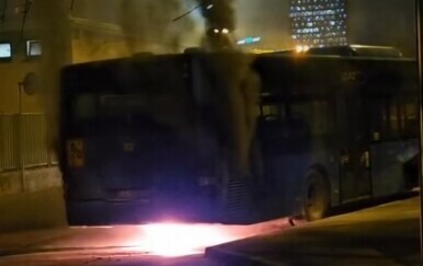ZET-ov autobus u plamenu