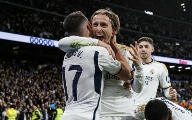 Luka Modrić slavi gol protiv Seville