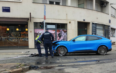 Električni Mustang sudario se u centru Zagreba