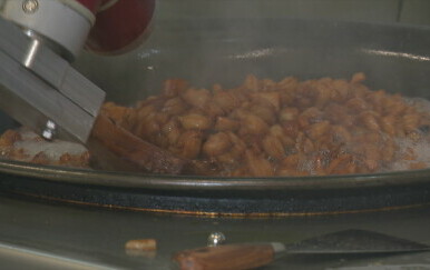 Roboti za proizvodnju čvaraka - 1