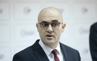 Oglasio se Josip Dabro nakon pjesme o Paveliću