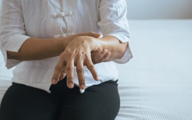 Parkinsonova bolest: Kako nastaje, koji su prvi simptomi i kako se liječi?