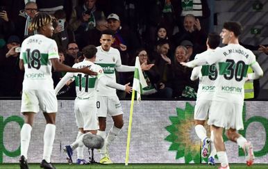 Elche predstavio Gonzala Villara na poluvremenu utakmice s Barcelonom