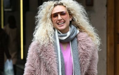 Irma Dragičević zablistala je na špici sa stilskim izdanjem i psićem u torbi