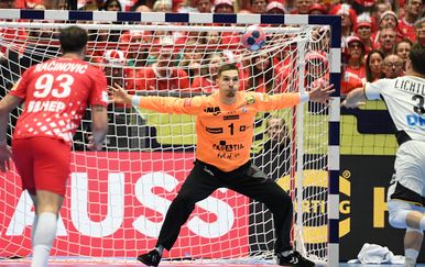 Kuzmanović ipak otpao iz borbe za broncu, Sigurdsson uvrstio Slavića!