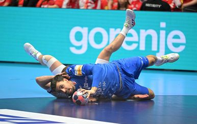 Islanđanin užasno nokautirao Martinovića: Sudac mu dao crveni karton!