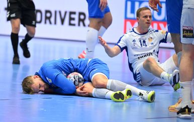 Scena užasa! Islanđanin laktom udario Mandića, krvi je bilo na sve strane