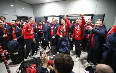 Rukometaši se vratili u Hrvatsku, na aerodromu ih dočekali navijači