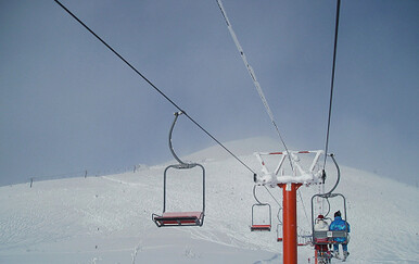 U Japanu poginulu snowboarderica nakon što joj se ruksak zaglavio na žičari
