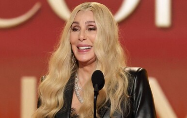 Cher zabunom proglasila pokojnog Luthera Vandrossa dobitnikom Grammyja