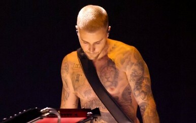 Justin Bieber nastupio na Grammyjima u boksericama i čarapama