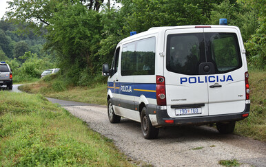 Muškarac prijetio policajcima smrću, pa bježao bez registracija: Specijalci ga uhitili u Rudinama
