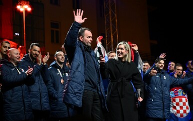 Trg eruptirao nakon poruke Dagura Sigurdssona na dočeku: Odmah je krenulo skandiranje