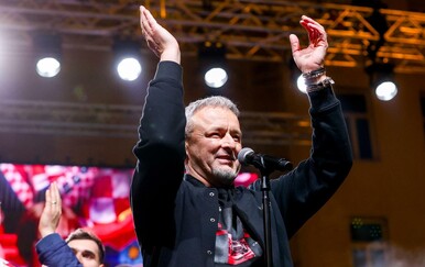 Koje je sve pjesme Thompson pjevao na Trgu?