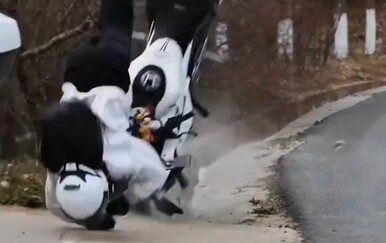 Kaciga mu spasila život, pogledajte dramatičnu snimku nesreće