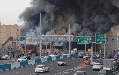 Veliki požar zahvatio je tržnicu u Iranu, vatrogasci su i dalje na terenu.
