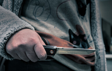 Učenik nožem napao profesoricu u školi na jugu Francuske