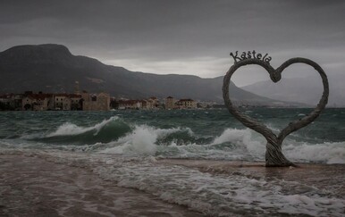 Kaštela potopljena zbog orkanskog juga