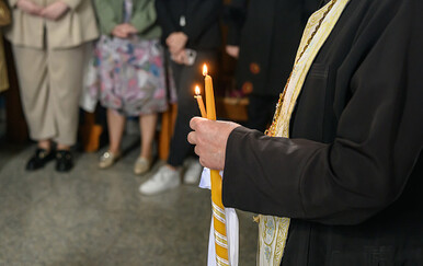 Crnogorskom svećeniku Mijajlu Backoviću zapaljen Range Rover