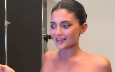 Kylie Jenner iznenadila kapanjom u jestivom grudnjaku