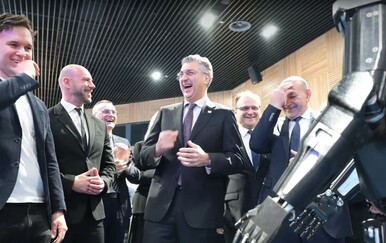 VIDEO Pogledajte kako je robot nasmijao Plenkovića