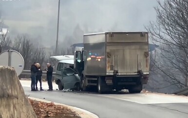 BiH: U teškoj prometnoj nesreći poginula žena, osam ozlijeđenih